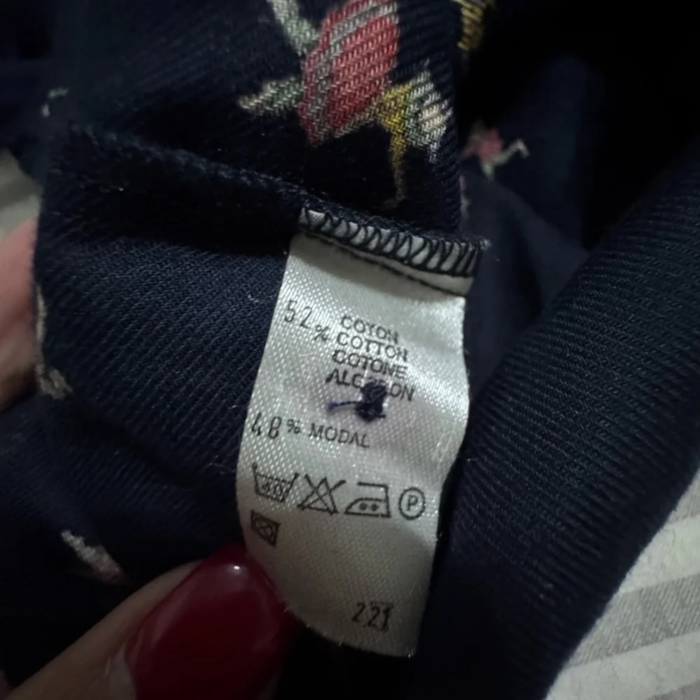 Cacharel stylish navy